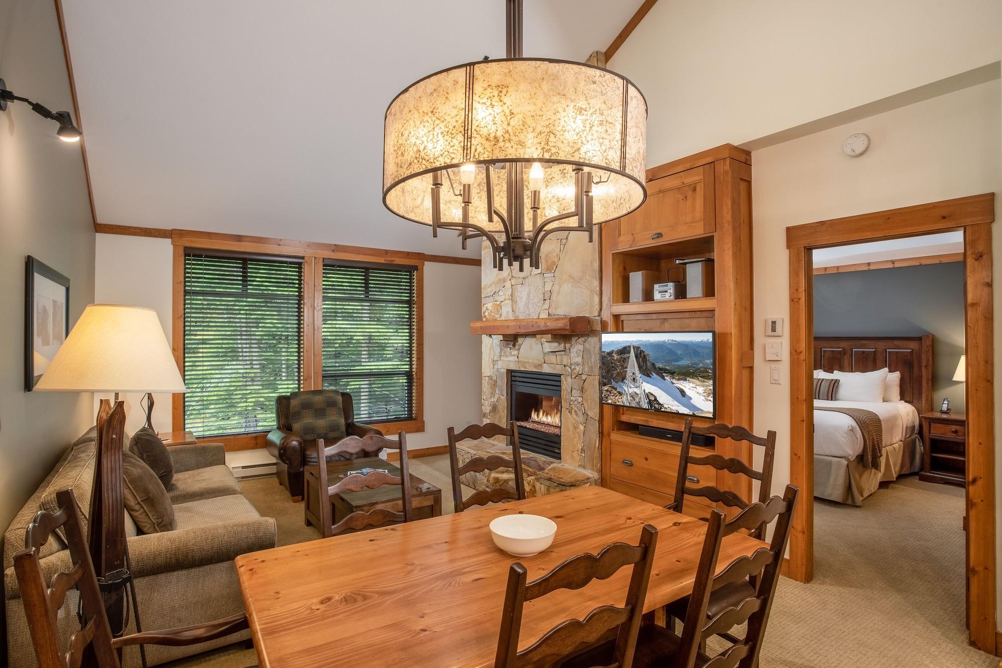 First Tracks Lodge Whistler Extérieur photo
