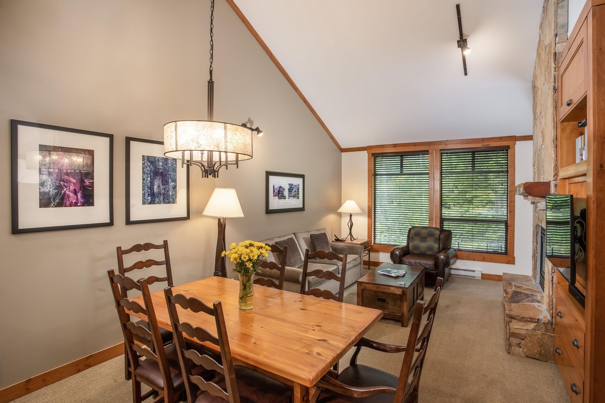 First Tracks Lodge Whistler Extérieur photo