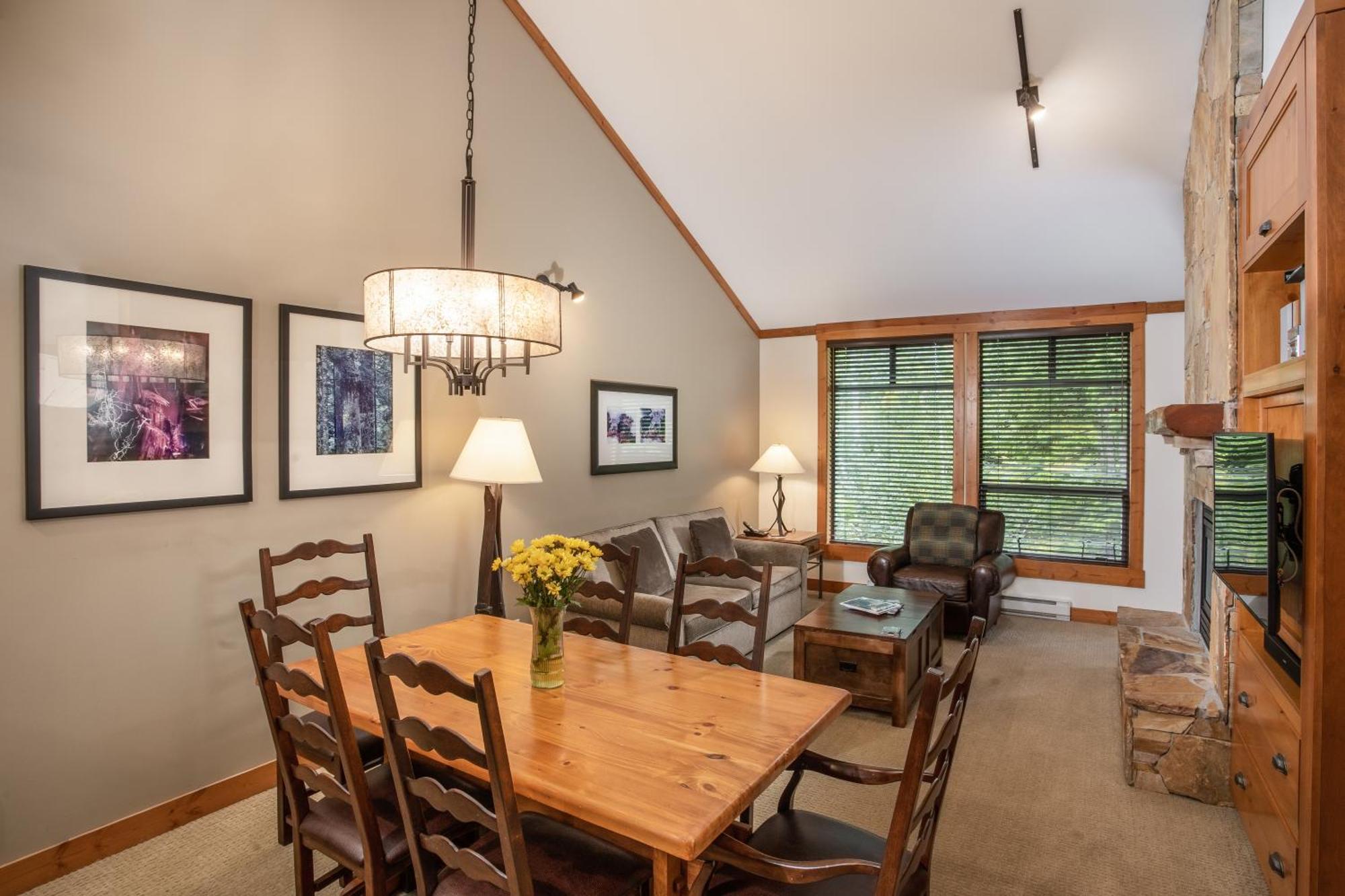 First Tracks Lodge Whistler Extérieur photo