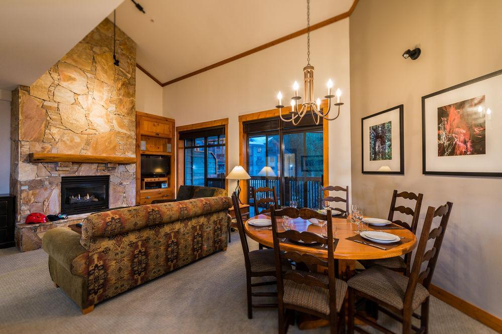 First Tracks Lodge Whistler Extérieur photo
