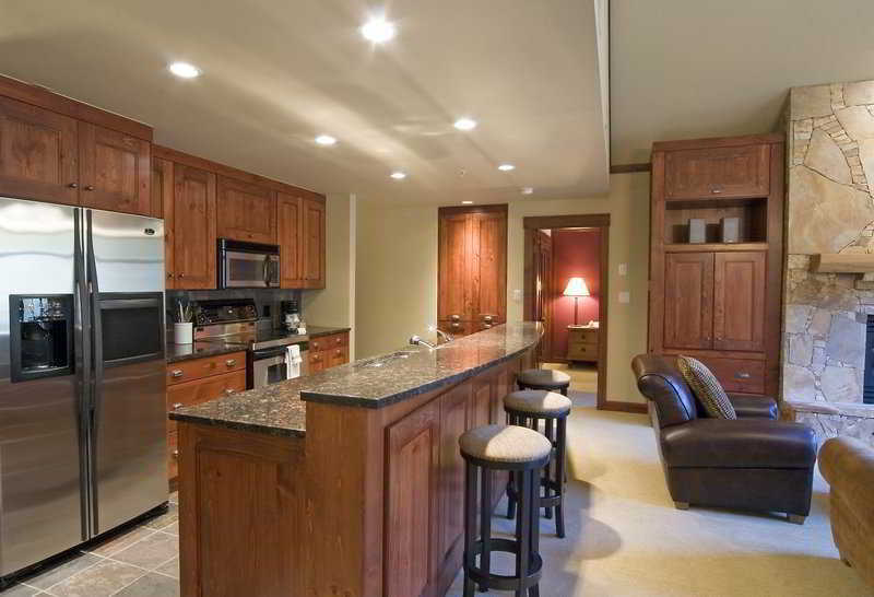 First Tracks Lodge Whistler Extérieur photo