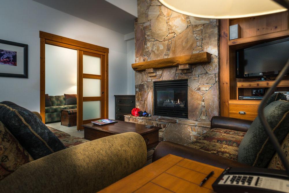 First Tracks Lodge Whistler Extérieur photo