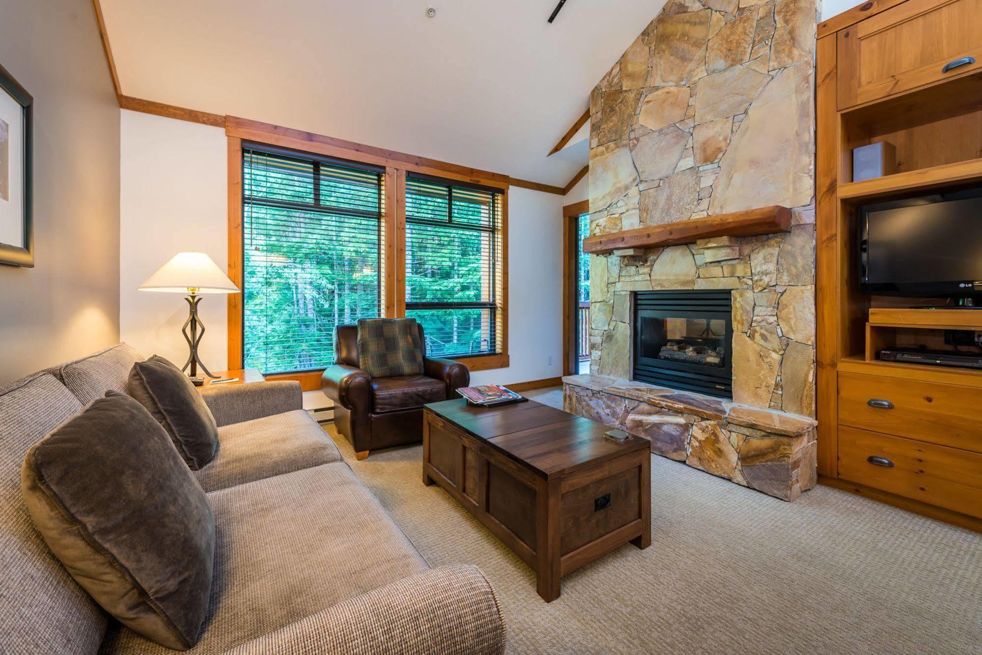 First Tracks Lodge Whistler Extérieur photo