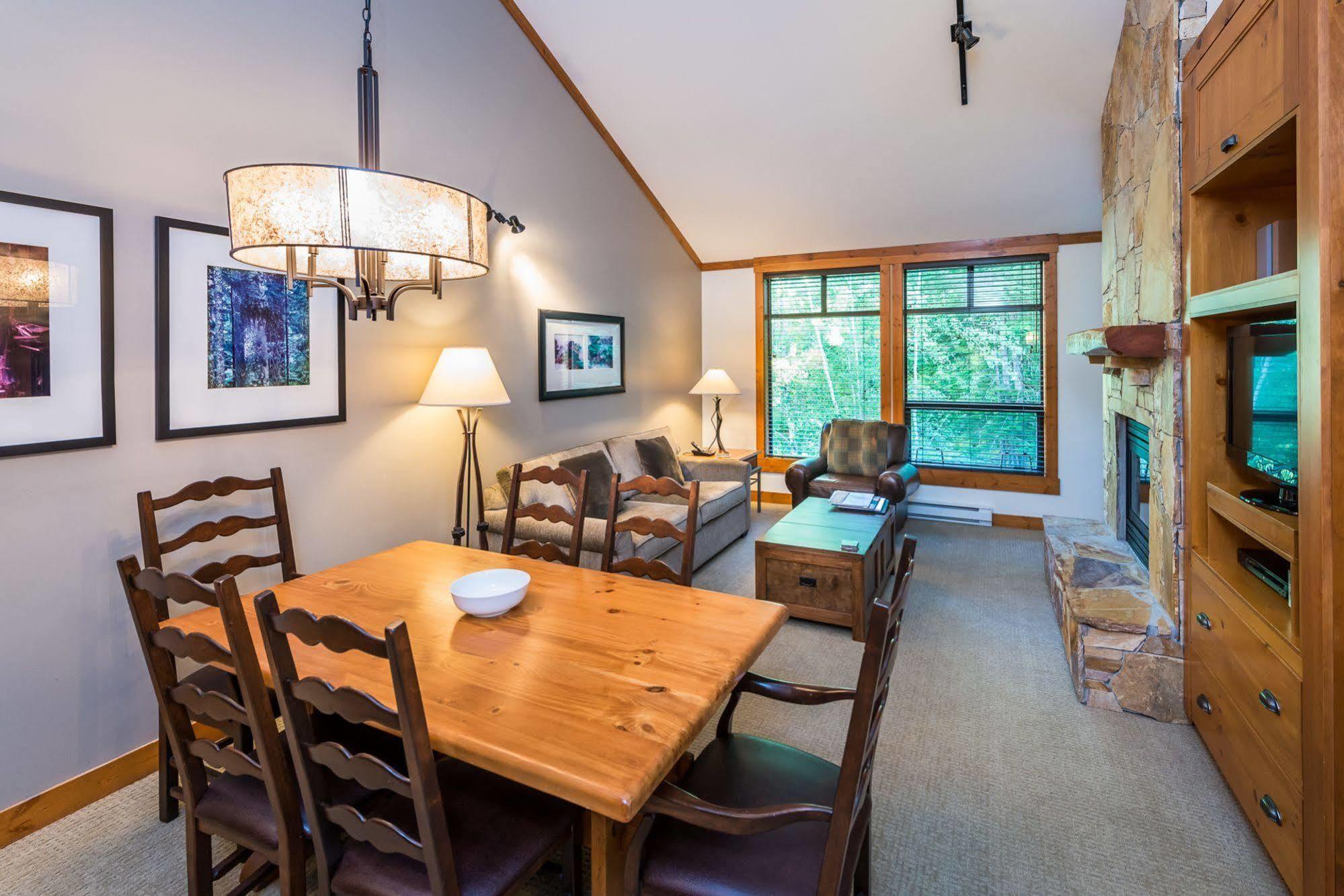 First Tracks Lodge Whistler Extérieur photo