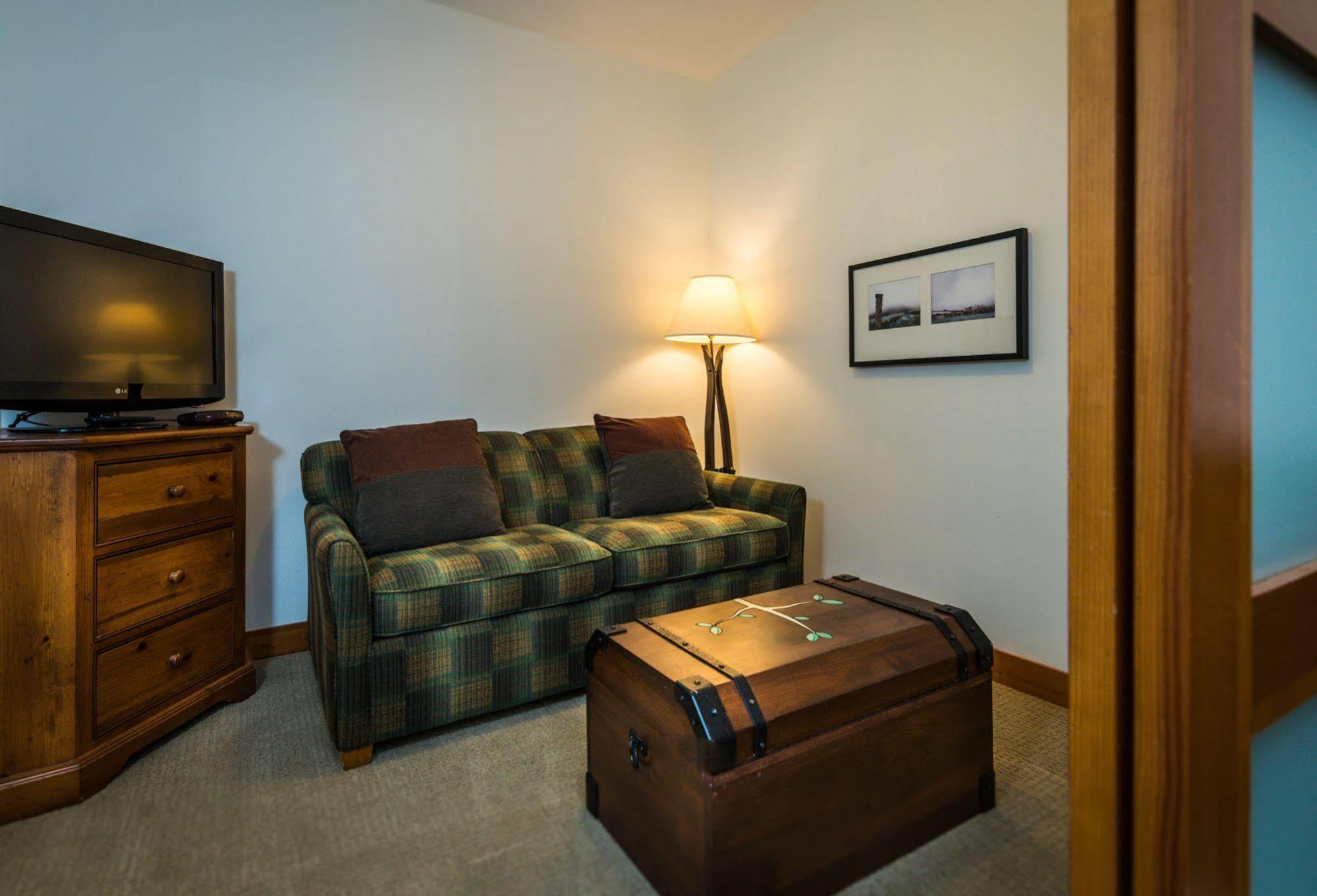 First Tracks Lodge Whistler Extérieur photo