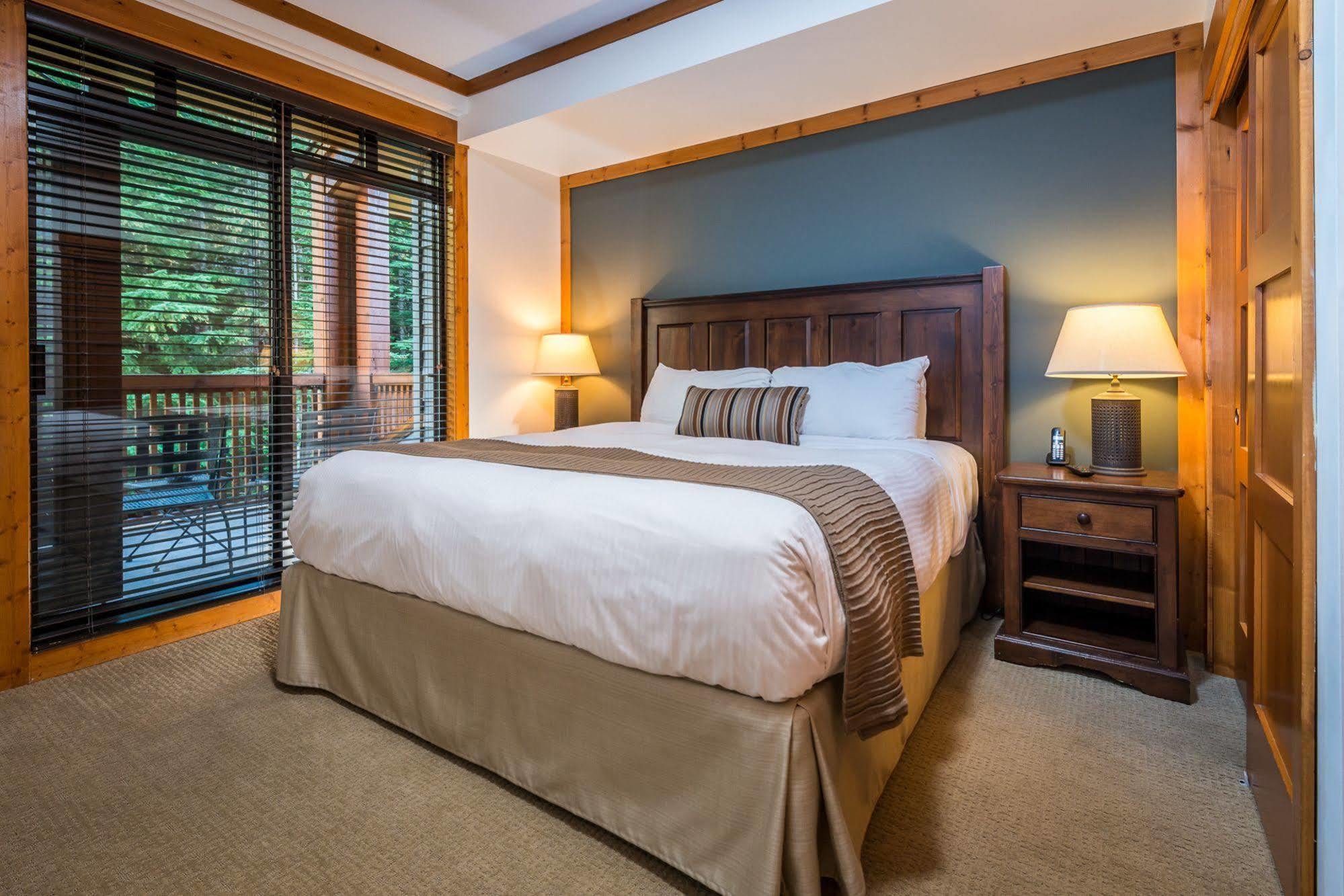 First Tracks Lodge Whistler Extérieur photo