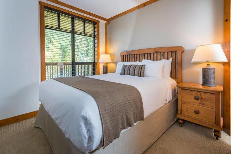 First Tracks Lodge Whistler Extérieur photo